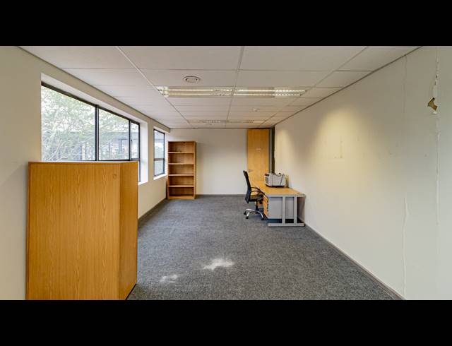 1,552M² OFFICE TO LET IN FERNDALE
